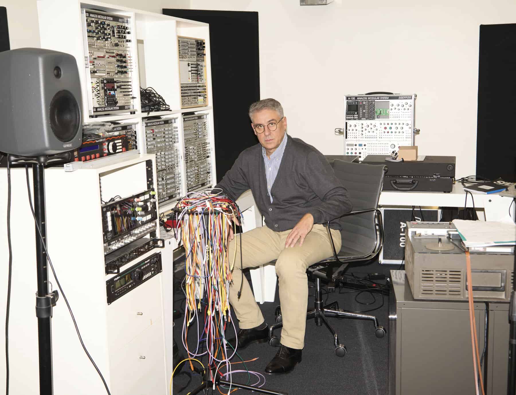 TW74_Read_ShowMusic_DJS_06